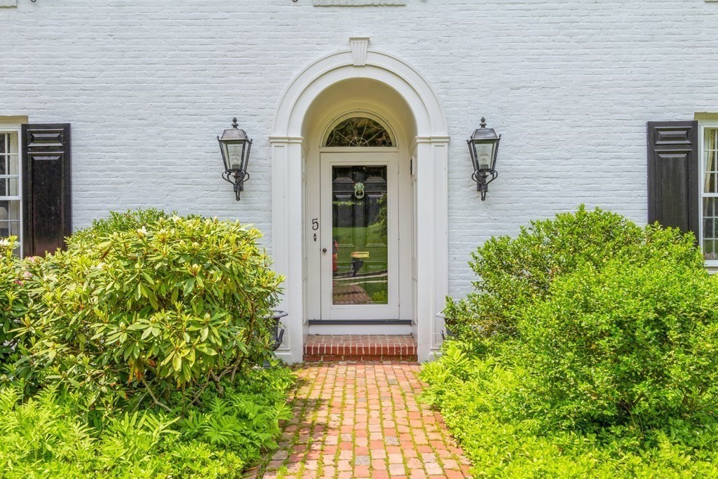 5 Monmouth Road Worcester, MA 01609 - Photo 4 of 42 Gallery Image 4