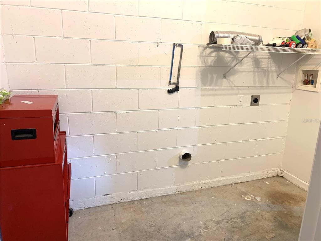 963 North Jacks Lake Road Clermont, FL 34711 - Photo 28 of 28 a bathroom with a shower