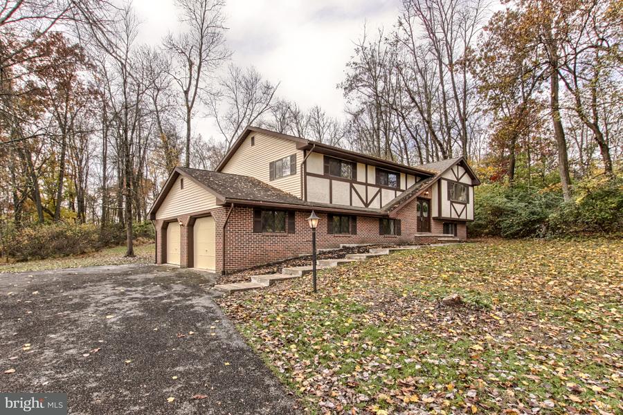204 Chestnut Grove Road Dillsburg, PA 17019 - Photo 2 of 38 Gallery Image 2