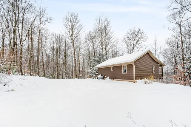 $405,000 | 9586 Lure Road, Hesperia, MI 49421