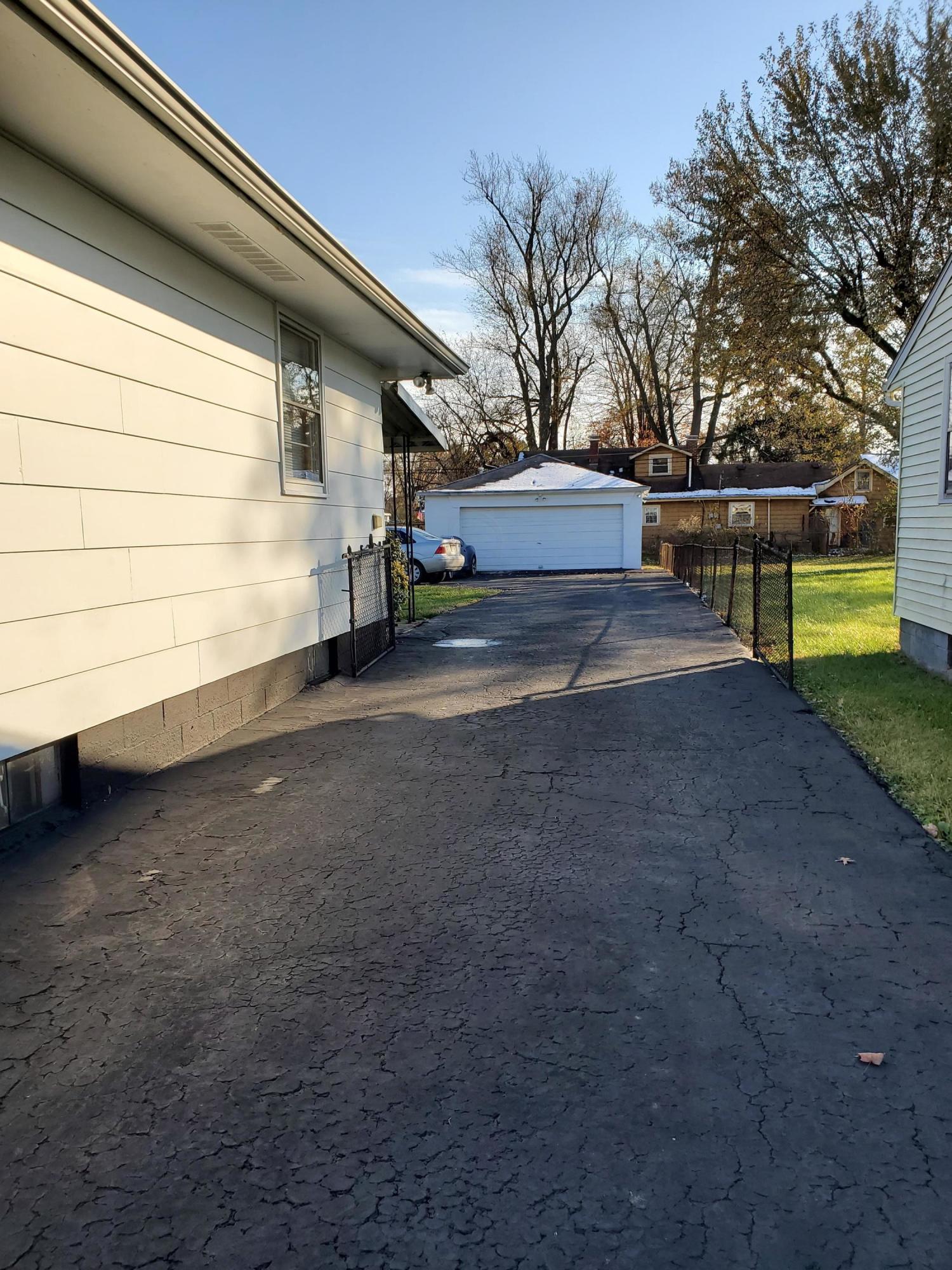 2123 Case Road Columbus, OH 43224 - Photo 3 of 18
