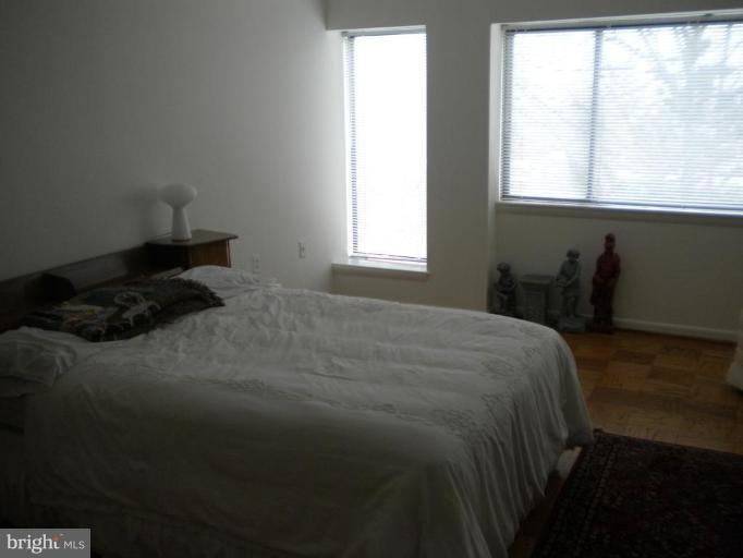 200 Cross Keys Road, Unit 58 Baltimore, MD 21210 - Photo 7 of 11 a bed sitting in a bedroom next to a window