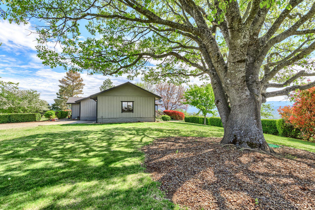6069 Hughes Road Medford, OR 97504 - Photo 45 of 84 HR(45)