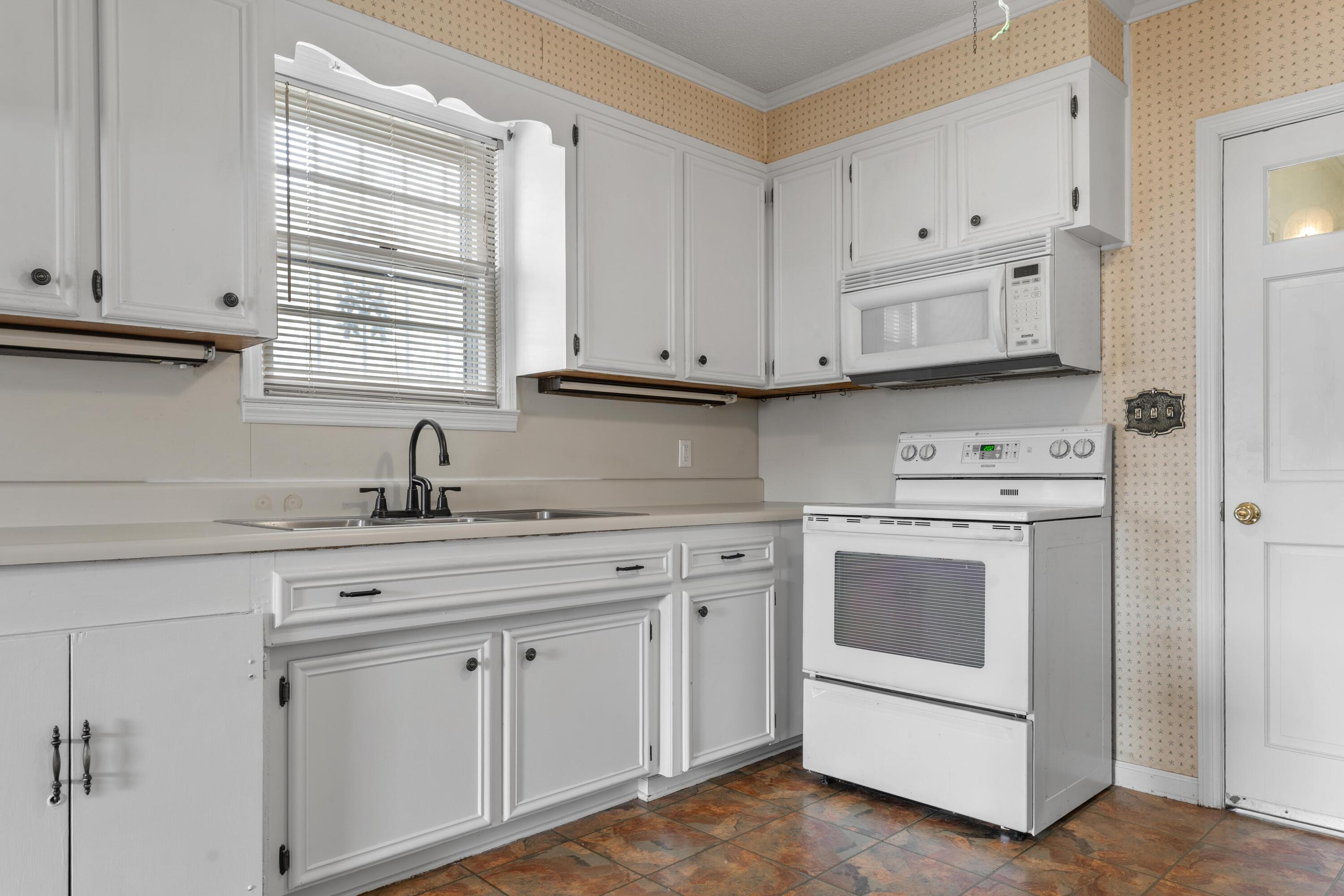 1856 Chestnut Street Orangeburg, SC 29118 - Photo 8 of 33 DSC04880_