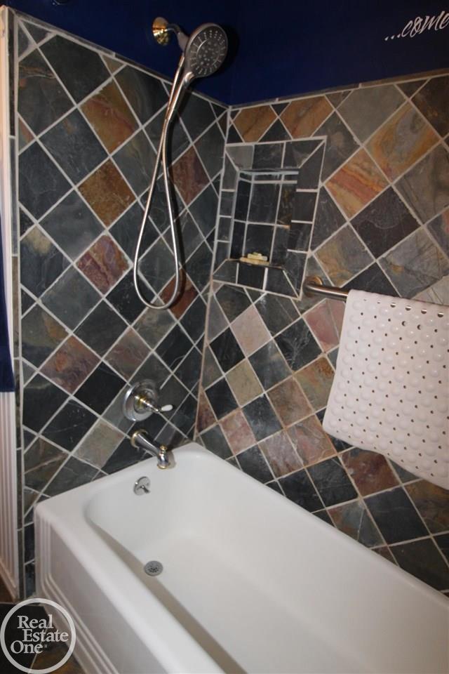 533 Fisher Road Grosse Pointe, MI 48230 - Photo 17 of 54 50044993-16.JPG