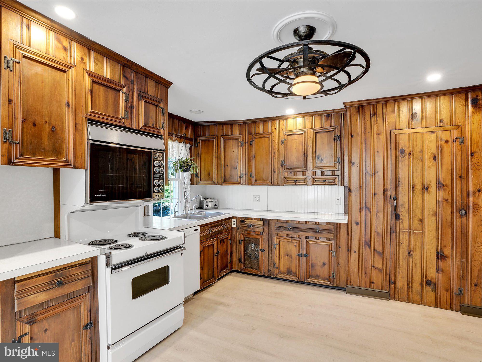 718 Cedar Grove Road Broomall, PA 19008 - Photo 11 of 55 Gallery Image 11