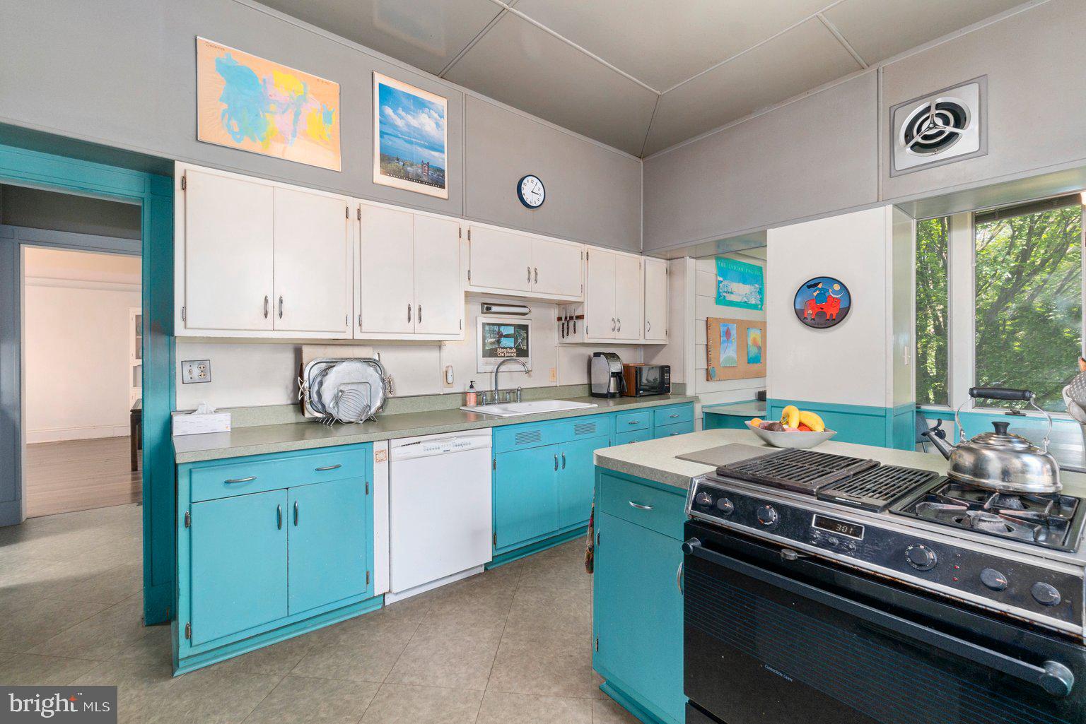 2604 Queen Anne Road Baltimore, MD 21216 - Photo 22 of 91 Gas Cooktop / Oven (As-Is)
