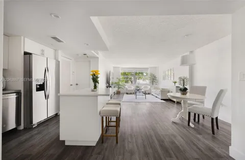 $2,500 | 150 Southeast 25th Road, Unit 2J, Miami, FL 33129