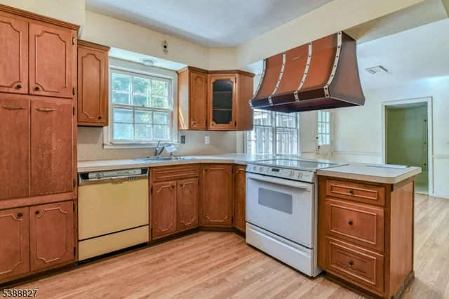 $720,000 | 43 Sunlit Drive, Watchung, NJ 07069