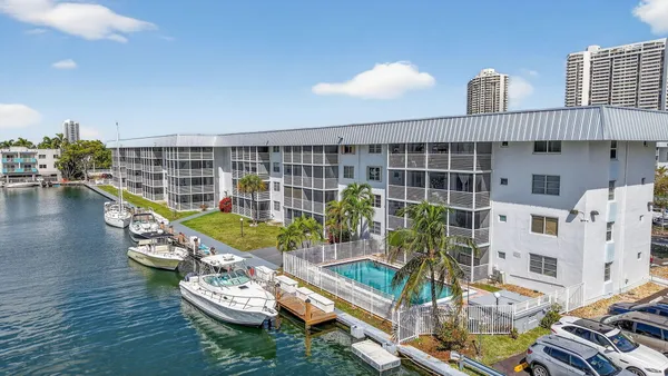 $1,695 | 3550 Northeast 169th Street, Unit 309, North Miami Beach, FL 33160