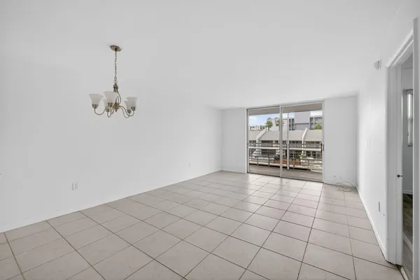 $1,695 | 3550 Northeast 169th Street, Unit 309, North Miami Beach, FL 33160