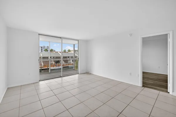 $1,695 | 3550 Northeast 169th Street, Unit 309, North Miami Beach, FL 33160