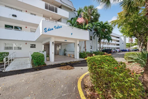 $1,695 | 3550 Northeast 169th Street, Unit 309, North Miami Beach, FL 33160