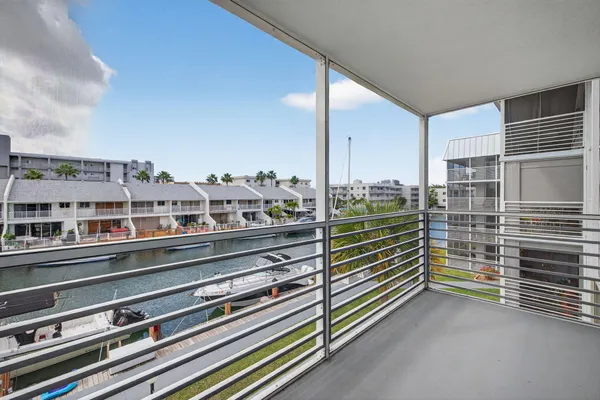 $1,695 | 3550 Northeast 169th Street, Unit 309, North Miami Beach, FL 33160