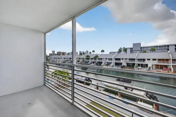$1,695 | 3550 Northeast 169th Street, Unit 309, North Miami Beach, FL 33160
