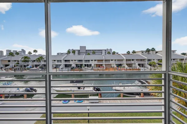 $1,695 | 3550 Northeast 169th Street, Unit 309, North Miami Beach, FL 33160