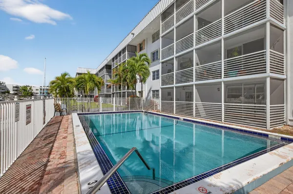 $1,695 | 3550 Northeast 169th Street, Unit 309, North Miami Beach, FL 33160