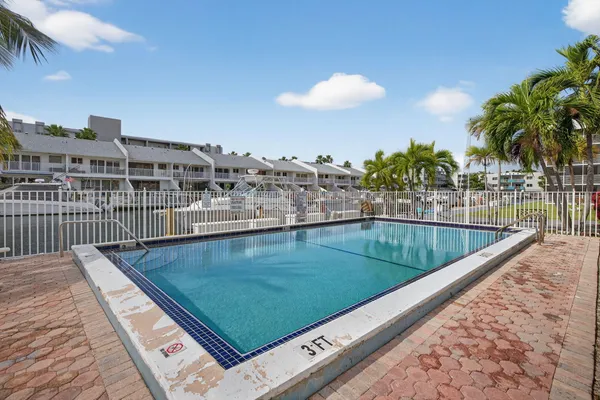 $1,695 | 3550 Northeast 169th Street, Unit 309, North Miami Beach, FL 33160