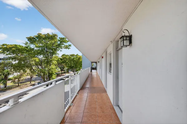 $1,695 | 3550 Northeast 169th Street, Unit 309, North Miami Beach, FL 33160