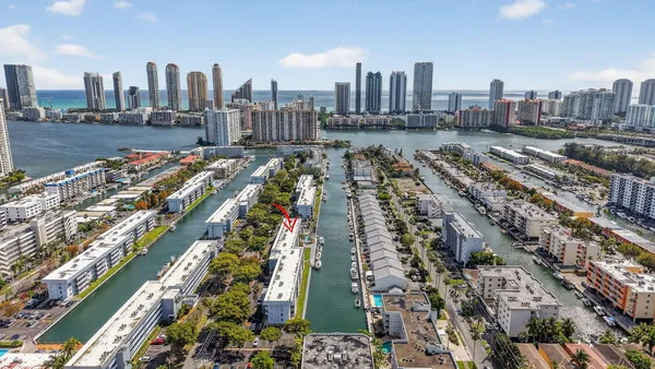 $1,695 | 3550 Northeast 169th Street, Unit 309, North Miami Beach, FL 33160