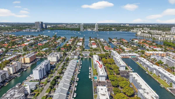 $1,695 | 3550 Northeast 169th Street, Unit 309, North Miami Beach, FL 33160