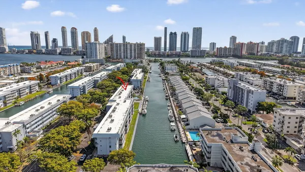 $1,695 | 3550 Northeast 169th Street, Unit 309, North Miami Beach, FL 33160