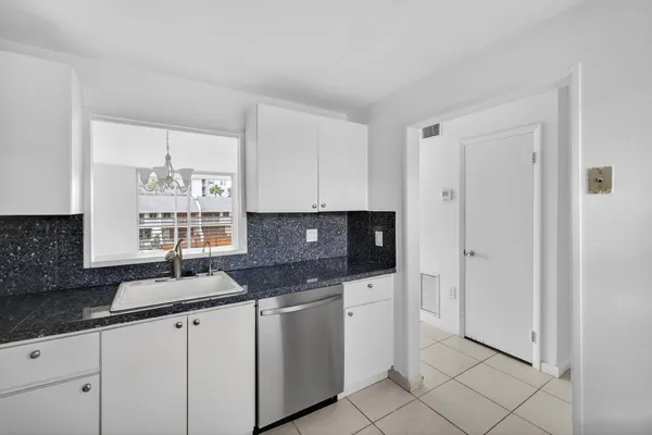$1,695 | 3550 Northeast 169th Street, Unit 309, North Miami Beach, FL 33160