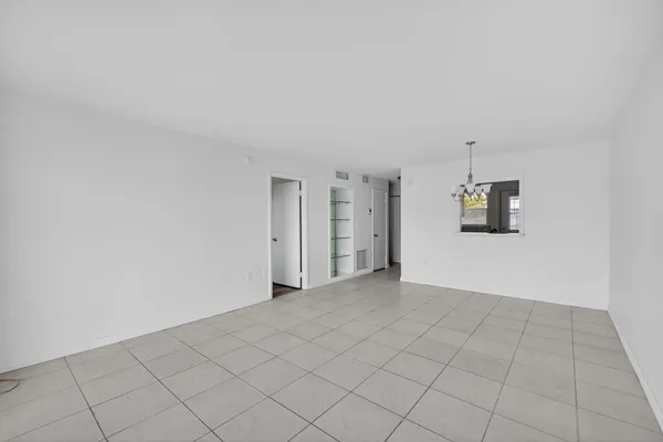 $1,695 | 3550 Northeast 169th Street, Unit 309, North Miami Beach, FL 33160