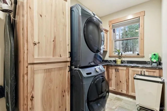 $2,398,000 | 1774 Nadowa Street, South Lake Tahoe, CA 96150