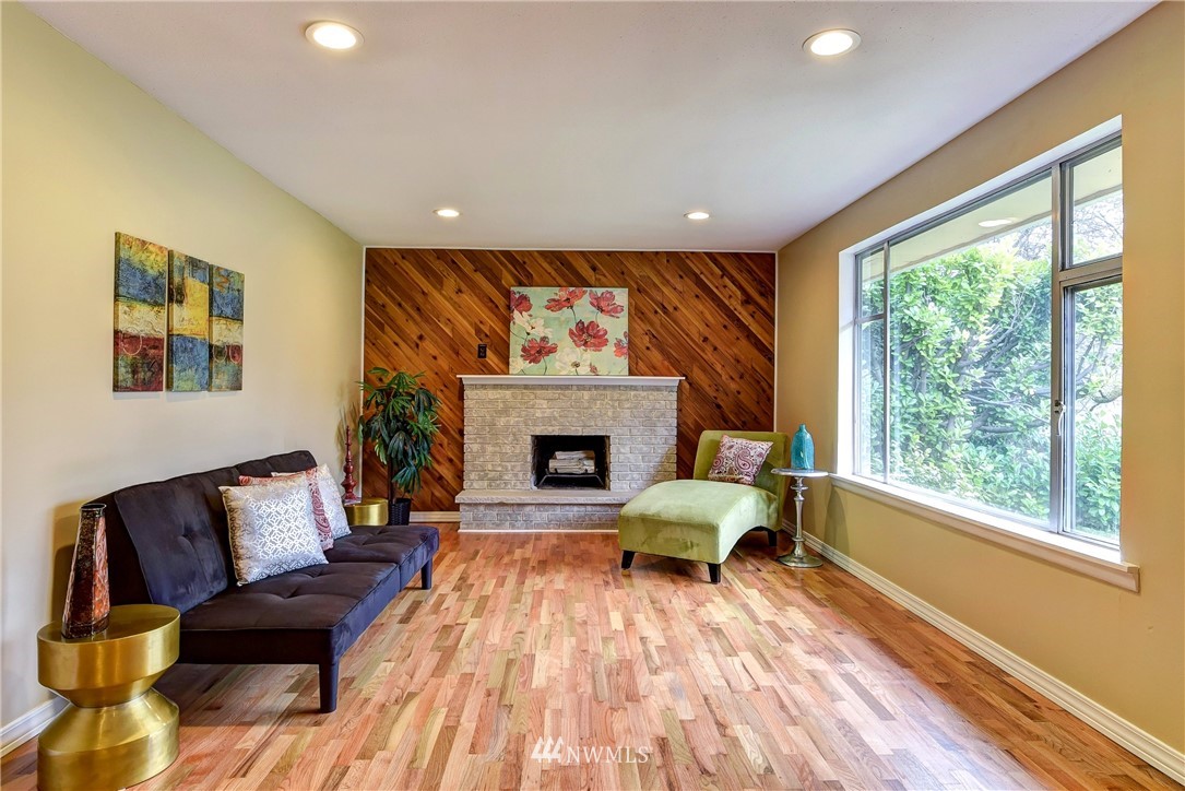 7819 200th Street Southwest Edmonds, WA 98026 - Photo 2 of 22 Gallery Image 2