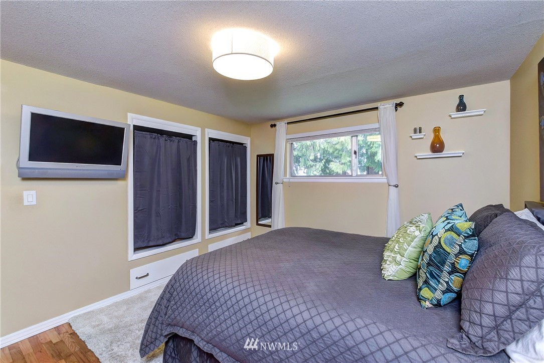 7819 200th Street Southwest Edmonds, WA 98026 - Photo 11 of 22 Gallery Image 11