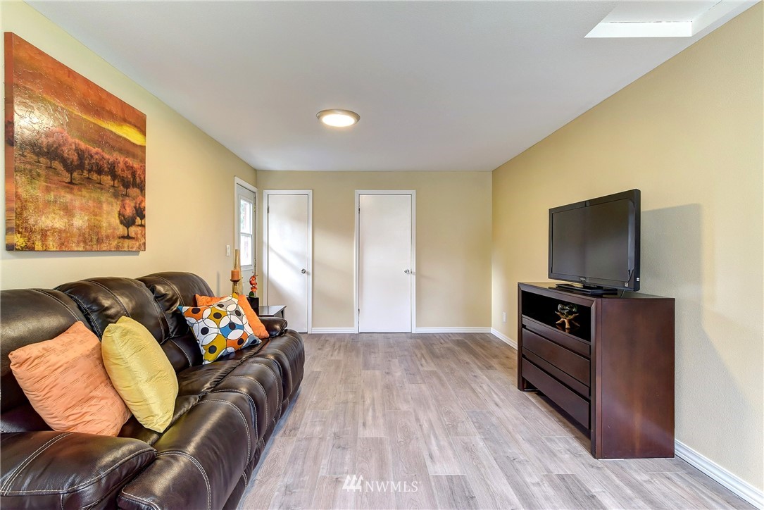 7819 200th Street Southwest Edmonds, WA 98026 - Photo 14 of 22 Gallery Image 14