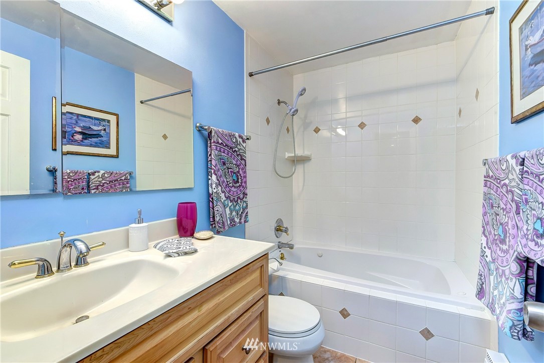 7819 200th Street Southwest Edmonds, WA 98026 - Photo 17 of 22 Gallery Image 17