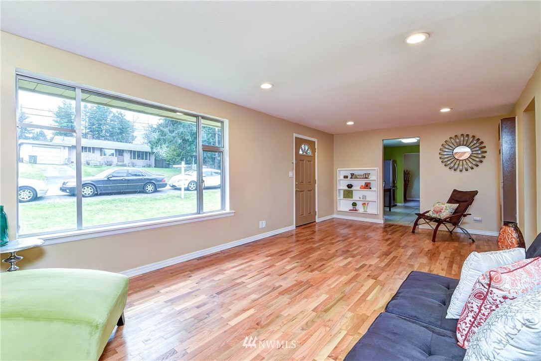 7819 200th Street Southwest Edmonds, WA 98026 - Photo 3 of 22 Gallery Image 3