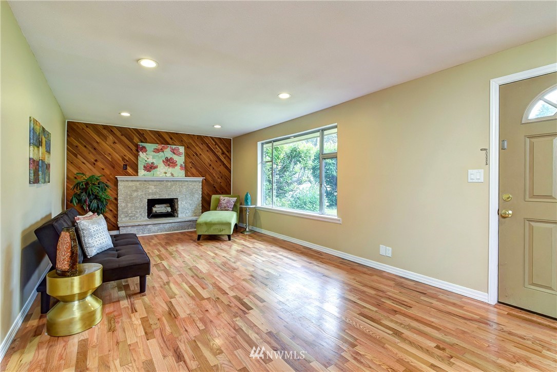 7819 200th Street Southwest Edmonds, WA 98026 - Photo 4 of 22 Gallery Image 4