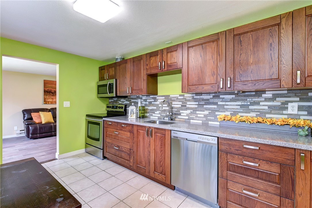7819 200th Street Southwest Edmonds, WA 98026 - Photo 6 of 22 Gallery Image 6