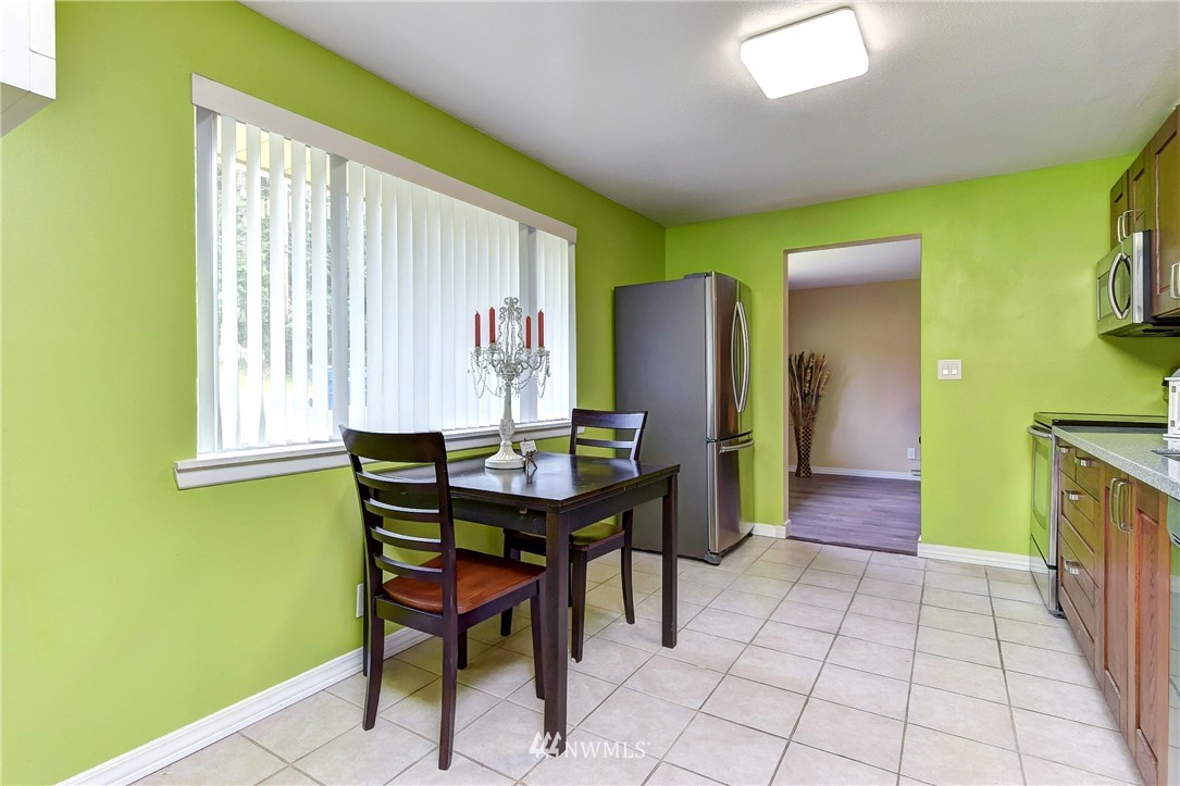 7819 200th Street Southwest Edmonds, WA 98026 - Photo 9 of 22 Gallery Image 9