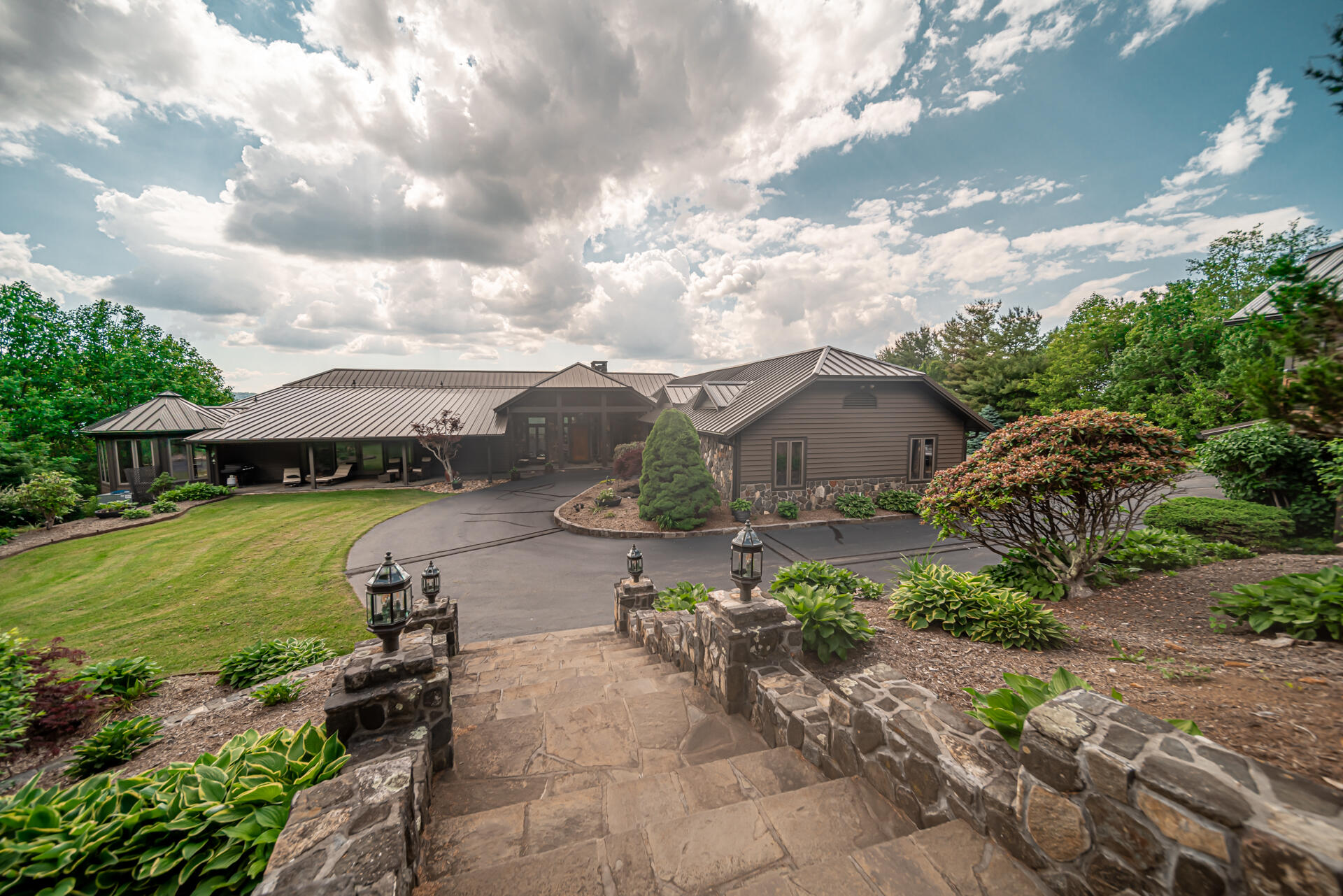 1051 Modock Road Trade, TN 37691 - Photo 5 of 24 Modock Front Entry