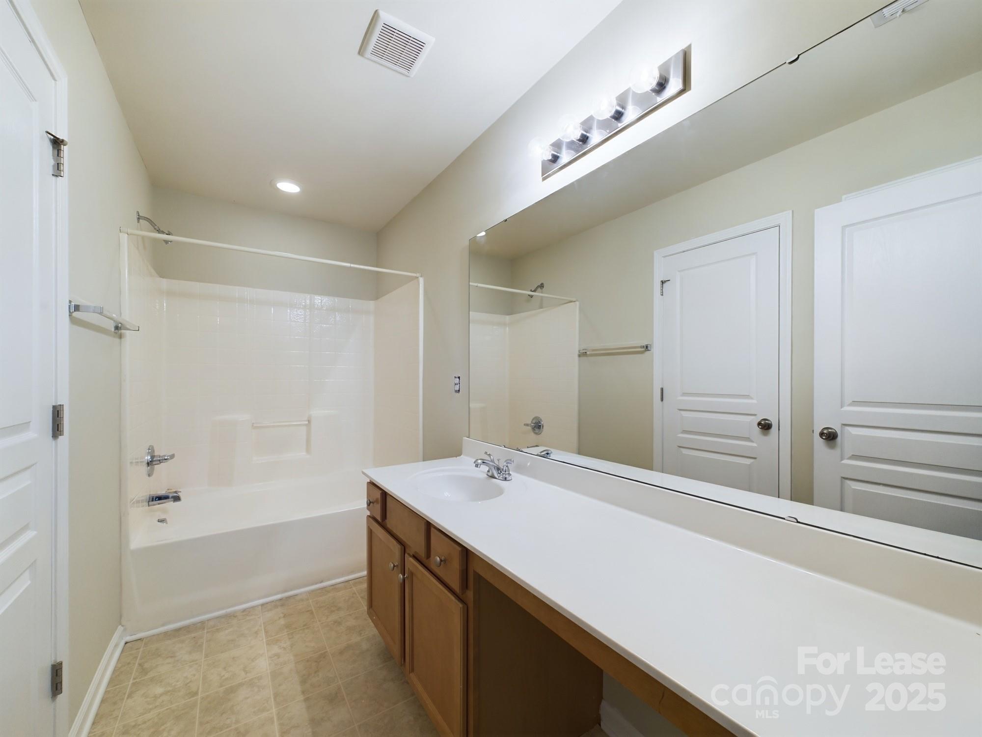 13564 Calloway Glen Drive Charlotte, NC 28273 - Photo 13 of 15 a bathroom with a bathtub and a sink