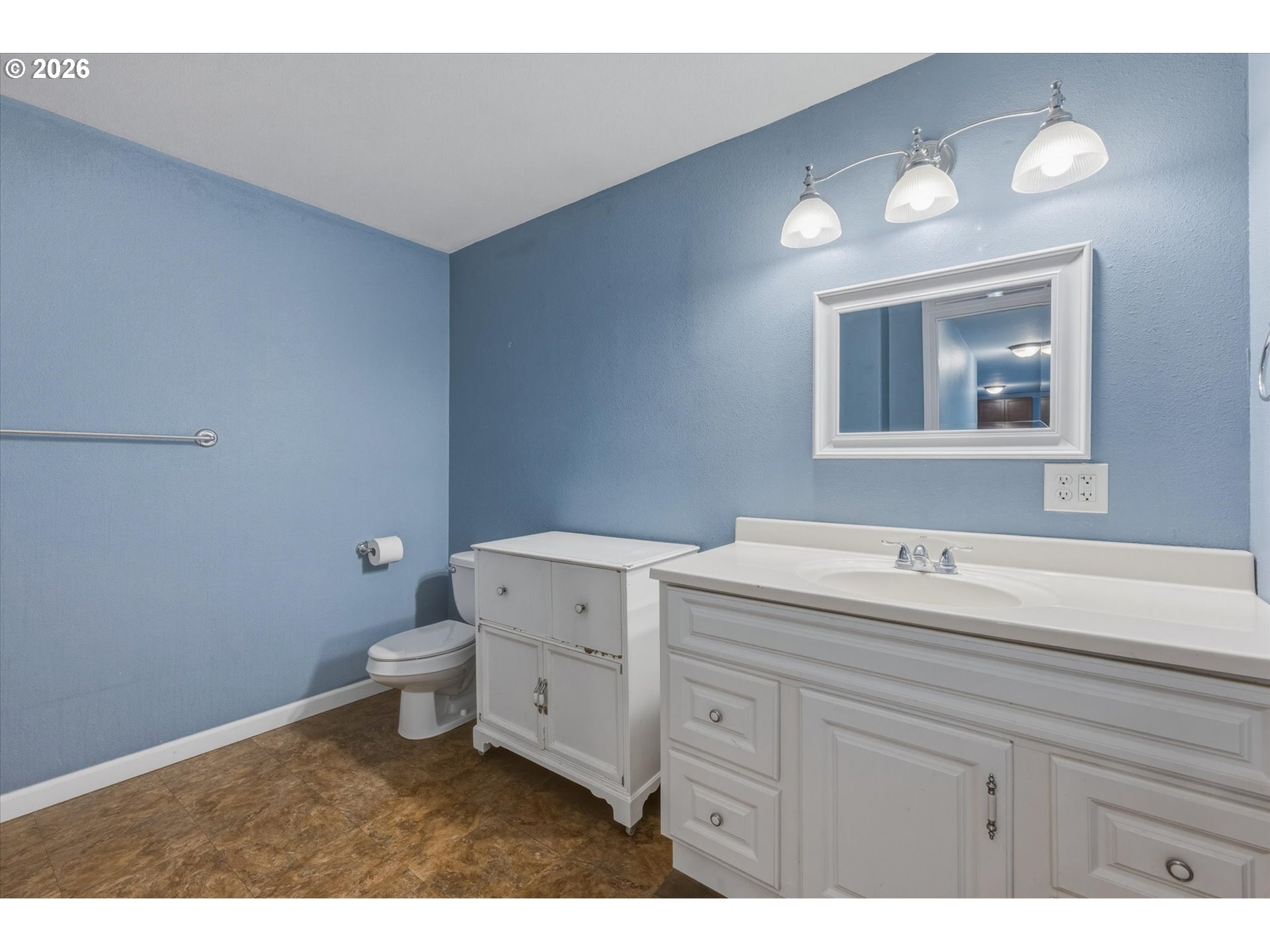 75060 Neer Way Rainier, OR 97048 - Photo 28 of 37 Bathroom