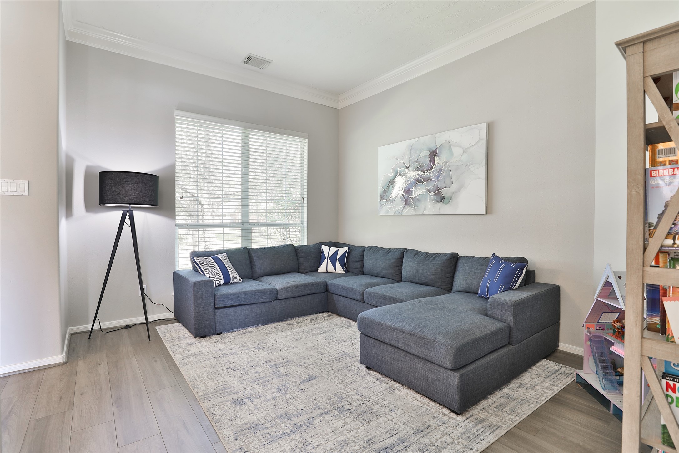 10514 Spice Ridge Row Missouri City, TX 77459 - Photo 6 of 43 a living room with furniture and a window