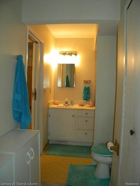 751 Oak Brook Ridge Drive, Unit 112 Rochester, MI 48307 - Photo 9 of 15 master bath.jpg