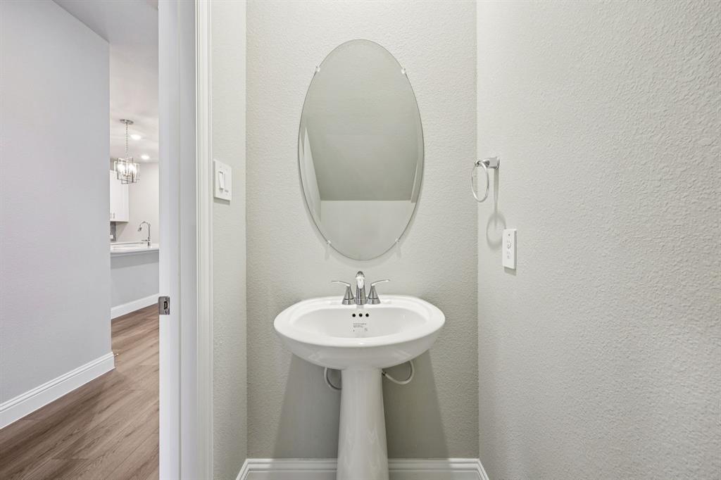 1721 Arches Road Anna, TX 75409 - Photo 20 of 39 a bathroom with a sink and a mirror
