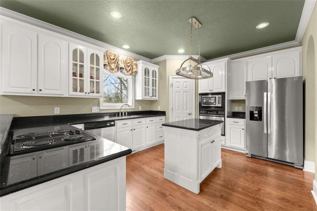 777 Oak Pointe Drive Cleveland, GA 30528 - Photo 20 of 63 a kitchen with granite countertop a stove cabinets and refrigerator