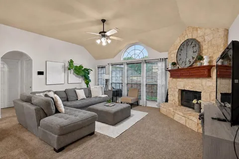 $299,999 | 1217 Yukon Drive, Glenn Heights, TX 75154