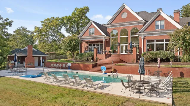 $1,795,000 | 11312 Hixson Pike, Soddy Daisy, TN 37379