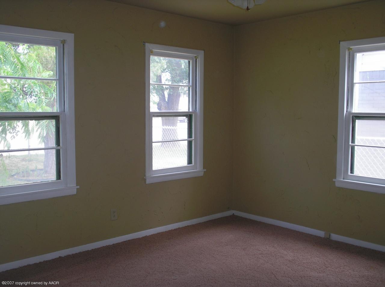 4105 South Bonham Street Amarillo, TX 79110 - Photo 5 of 5 an empty room with a window