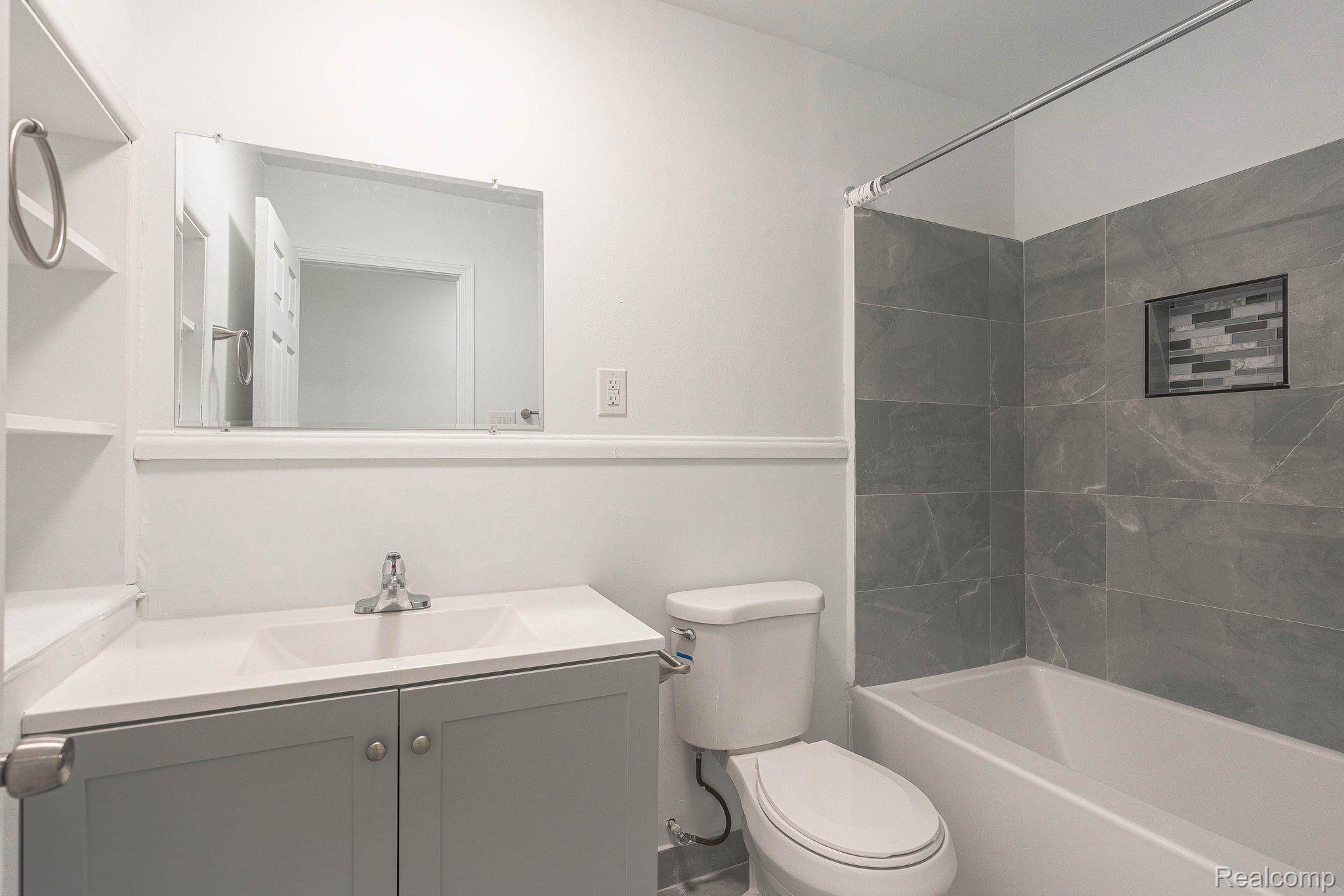 2475 South Commerce Road, Unit 5 Walled Lake, MI 48390 - Photo 31 of 37