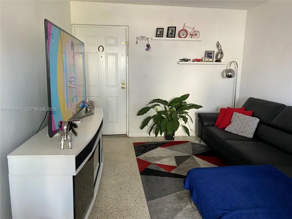 $1,950 | 420 Northwest 12th Avenue, Unit 43, Miami, FL 33128