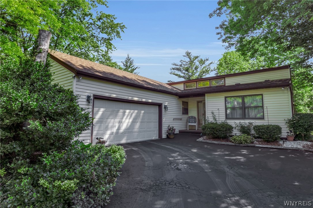229 Robin Road Amherst, NY 14228 - Photo 2 of 42